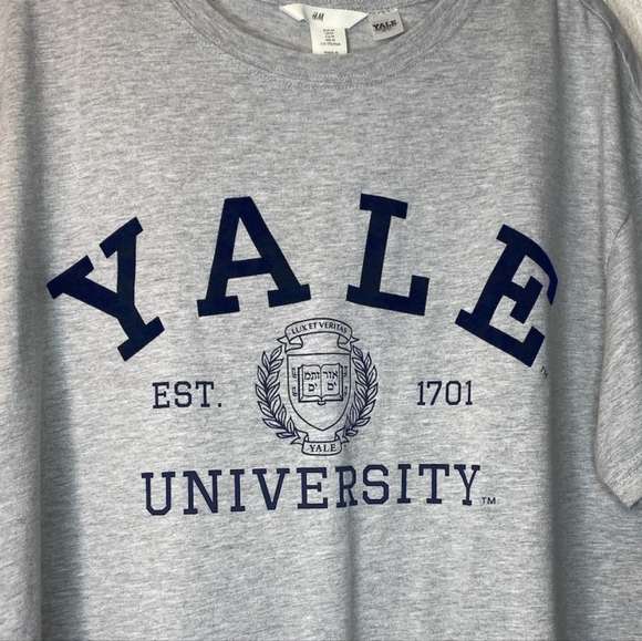H&M Oversized Printed Tee in Cotton Jersey with Yale University on Front - Picture 10 of 13